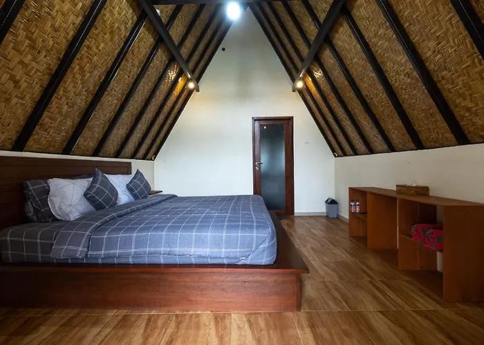 Bed & Breakfast Oemah Batur 4*